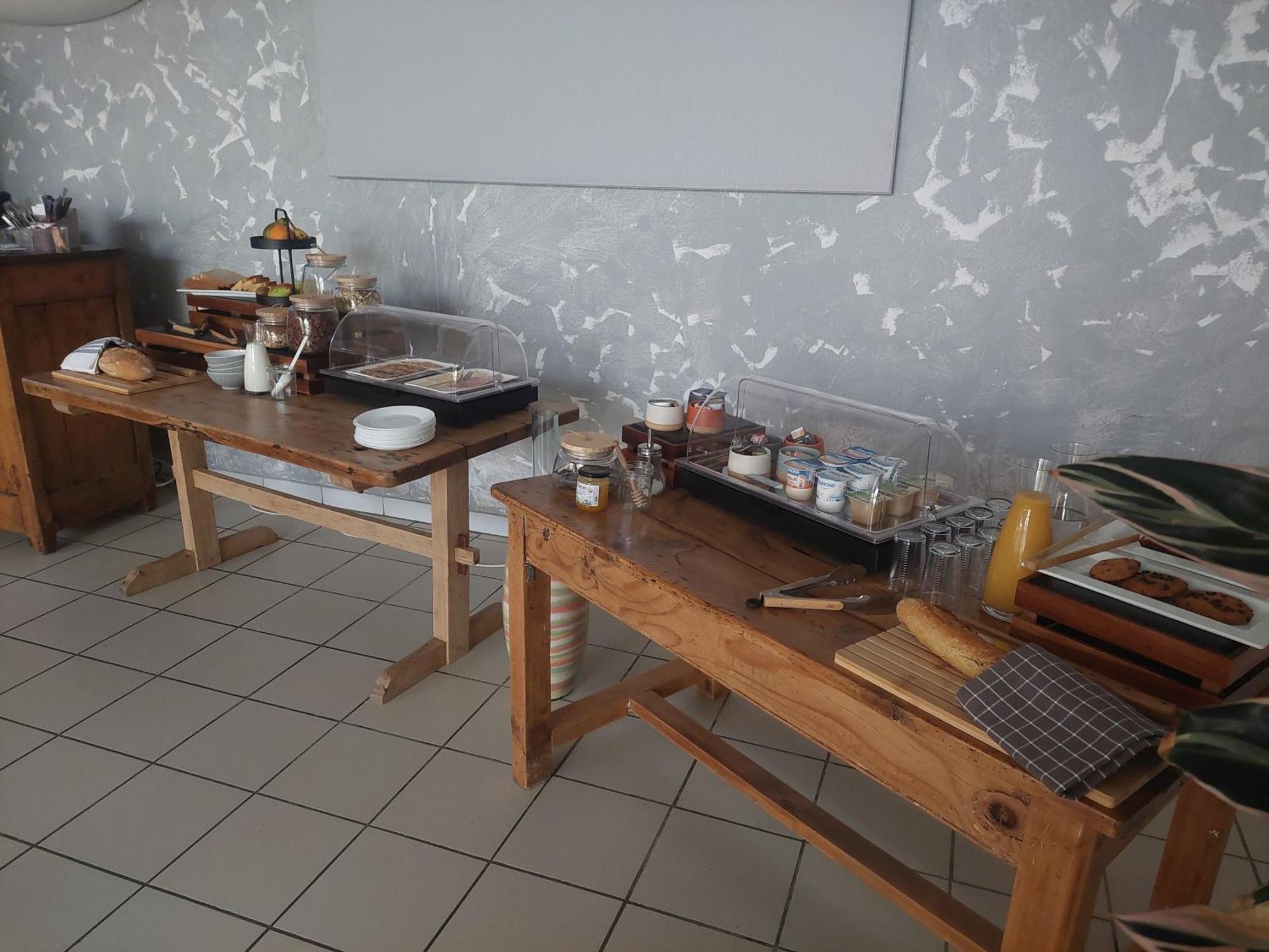 Logis Hotel Restaurant Le Clos Saint Loup Bram Exterior photo
